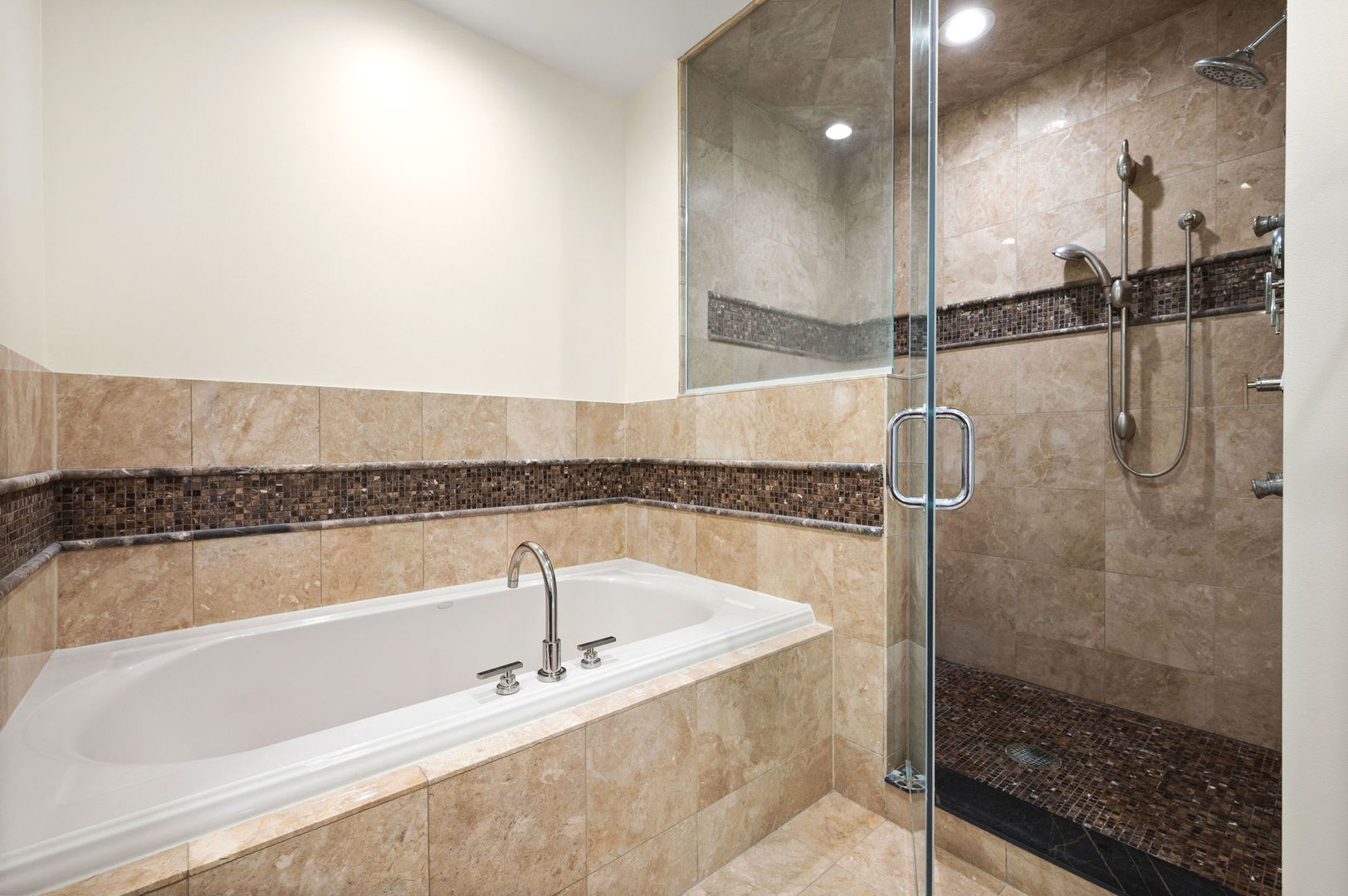 1211 S Prairie Avenue 6201 Property Photo 13