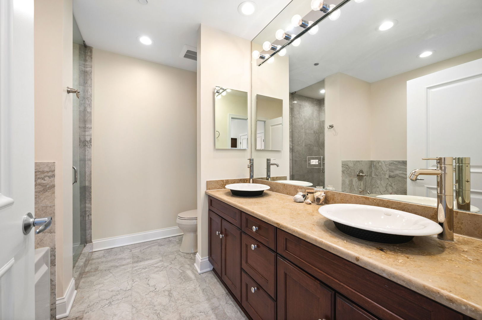 1211 S Prairie Avenue 6201 Property Photo 15
