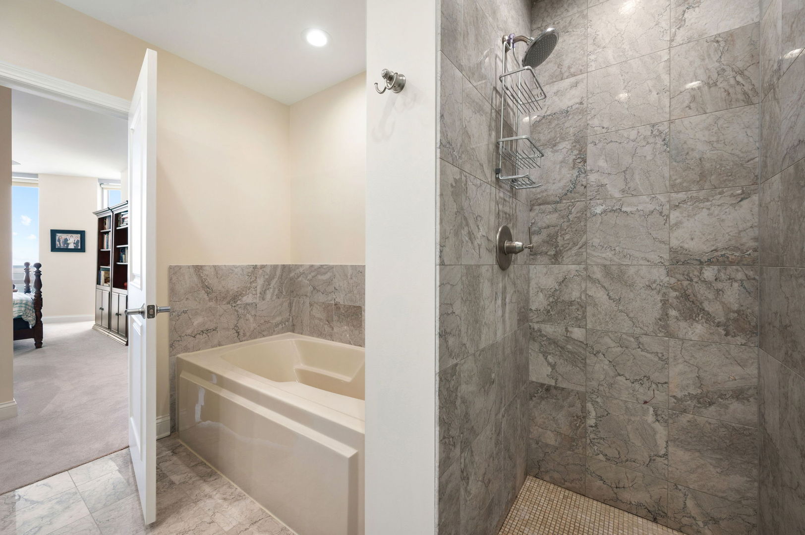 1211 S Prairie Avenue 6201 Property Photo 16