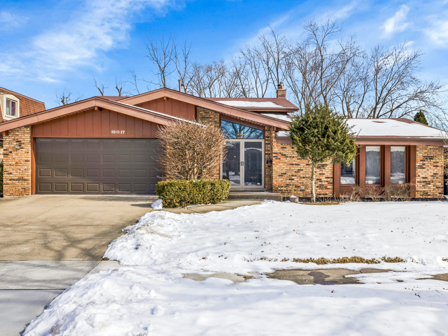 Dolphin Lake Real Estate Listings Main Image