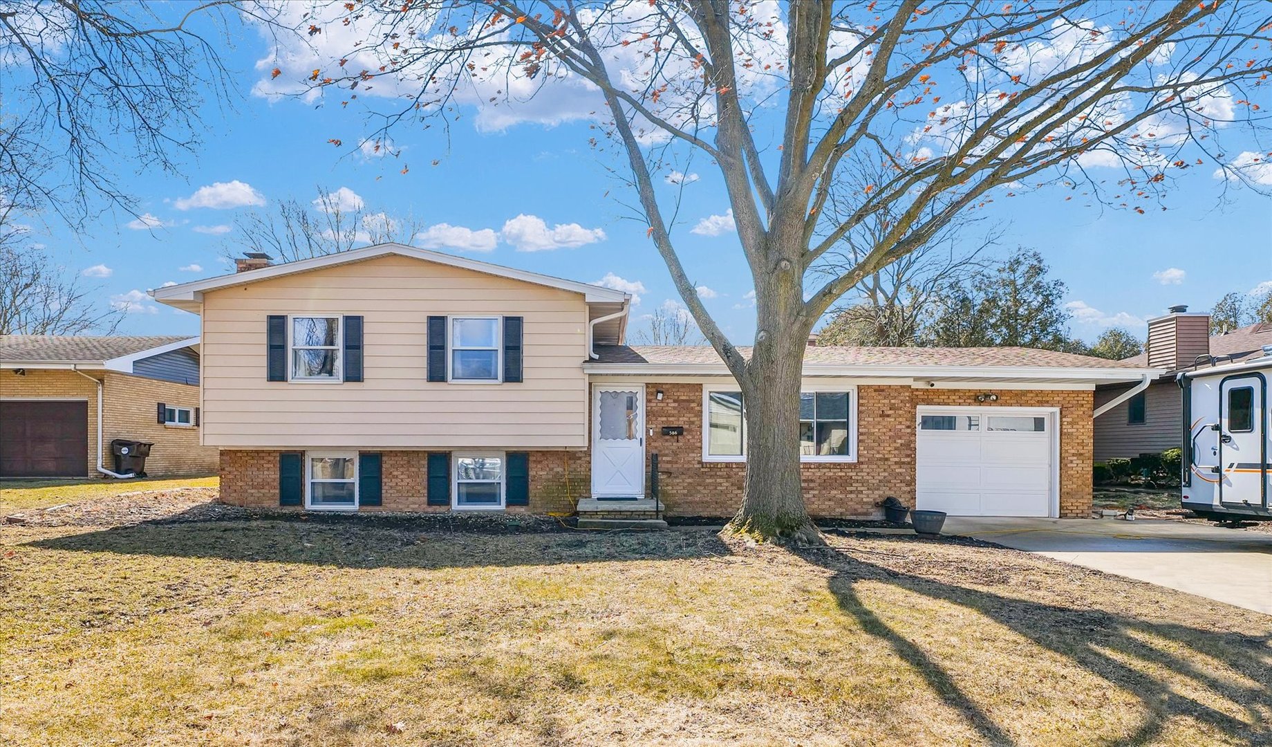 586 Hazelcrest Place Property Photo