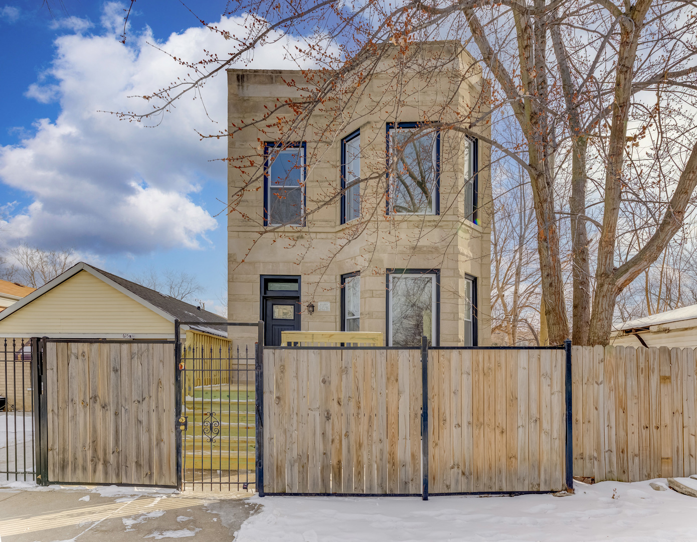 613 N Christiana Avenue Property Photo