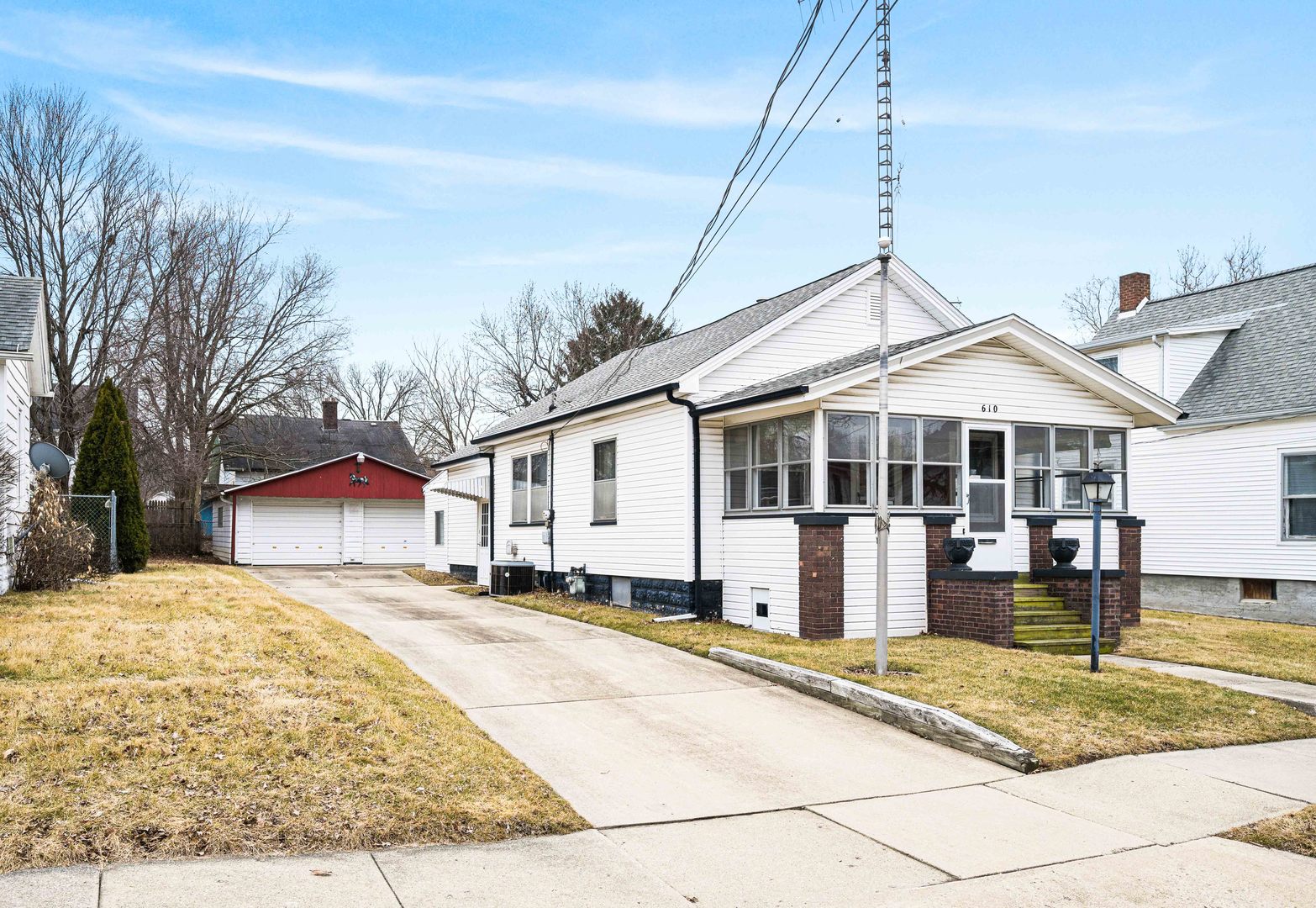 610 W Jackson St Property Photo