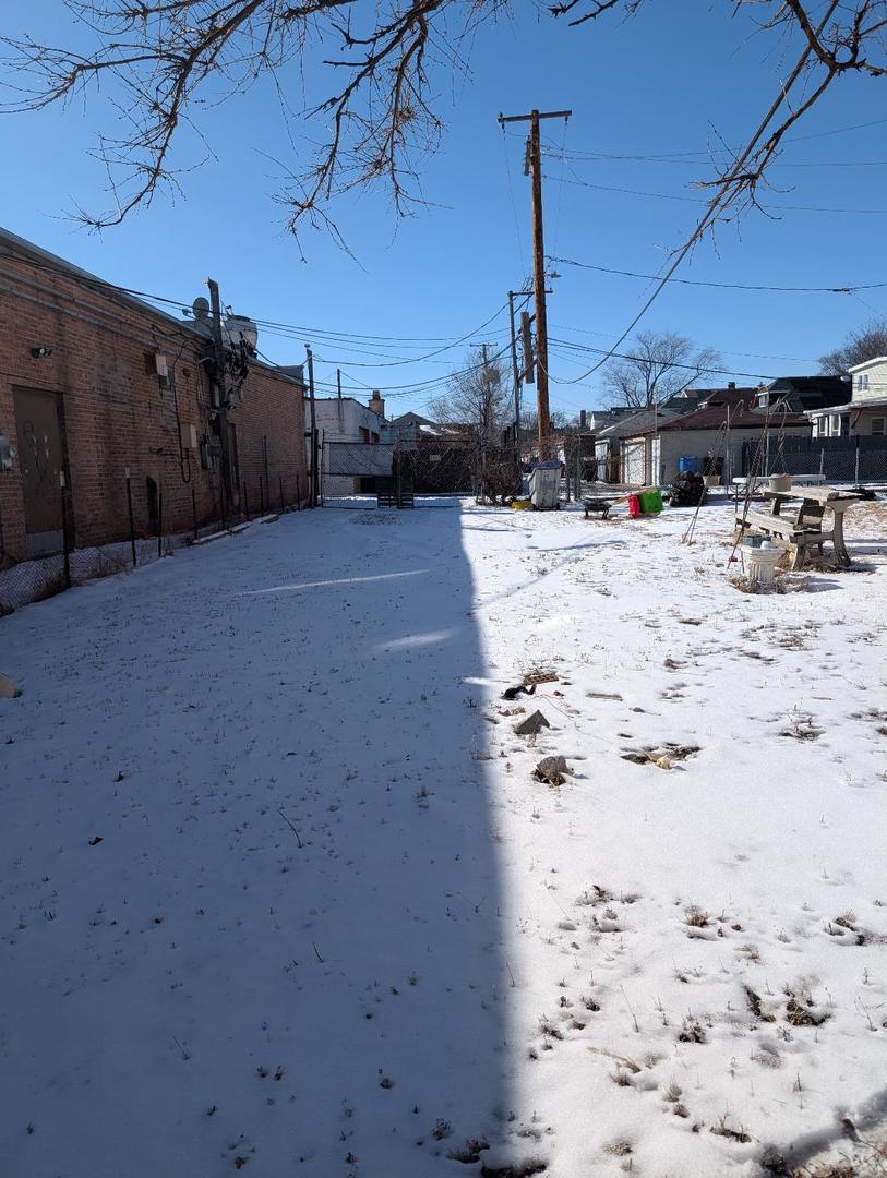 2414 N Kenton Avenue Property Photo 1