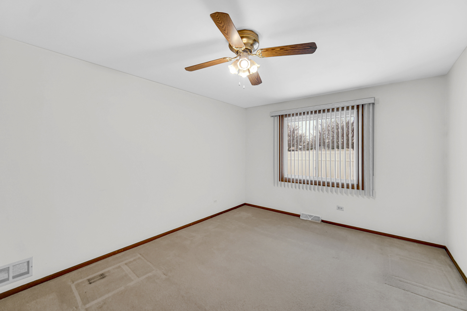 17555 Rosewood Lane Property Photo 15