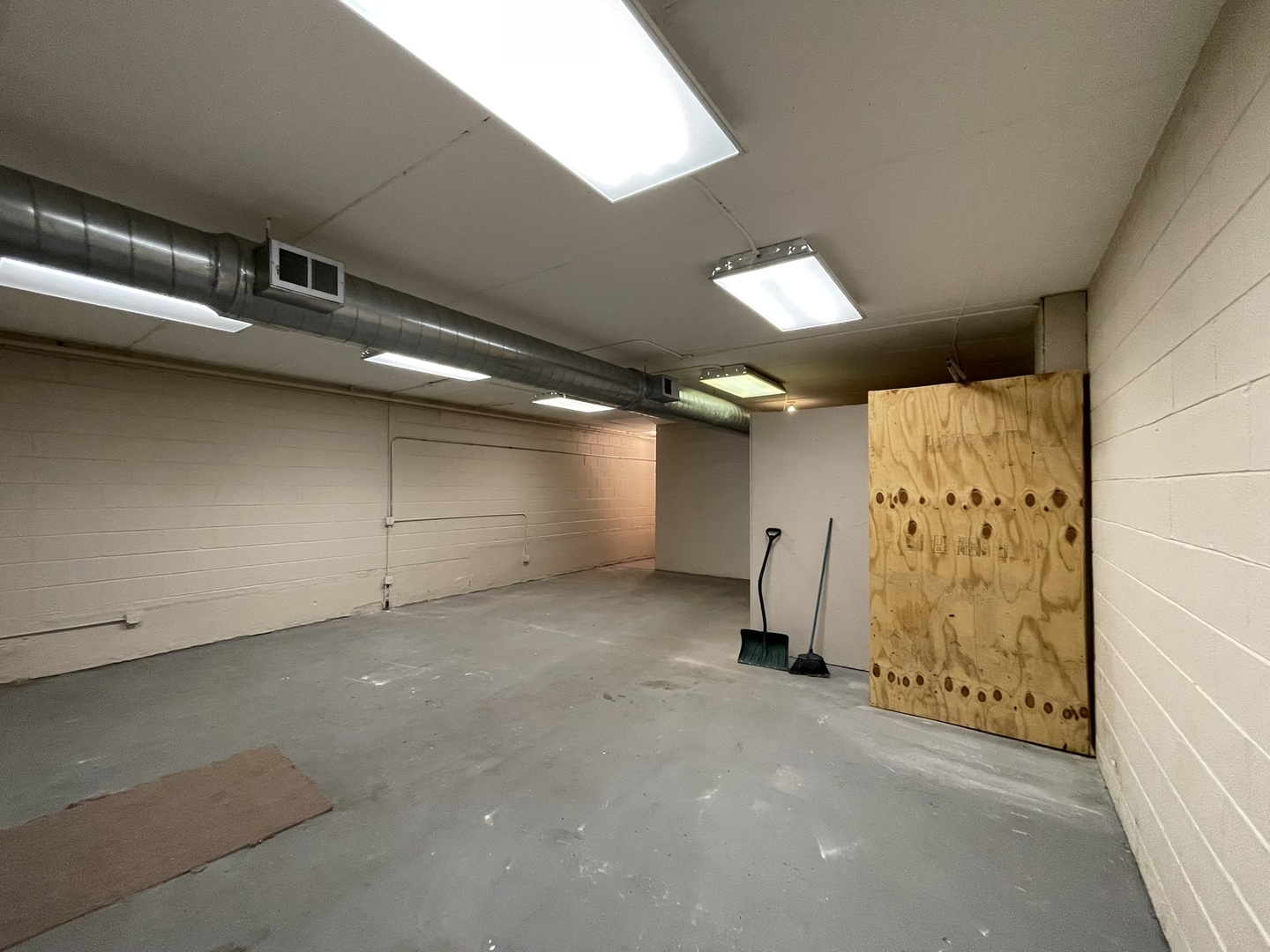 6341 W Belmont Avenue Property Photo 6