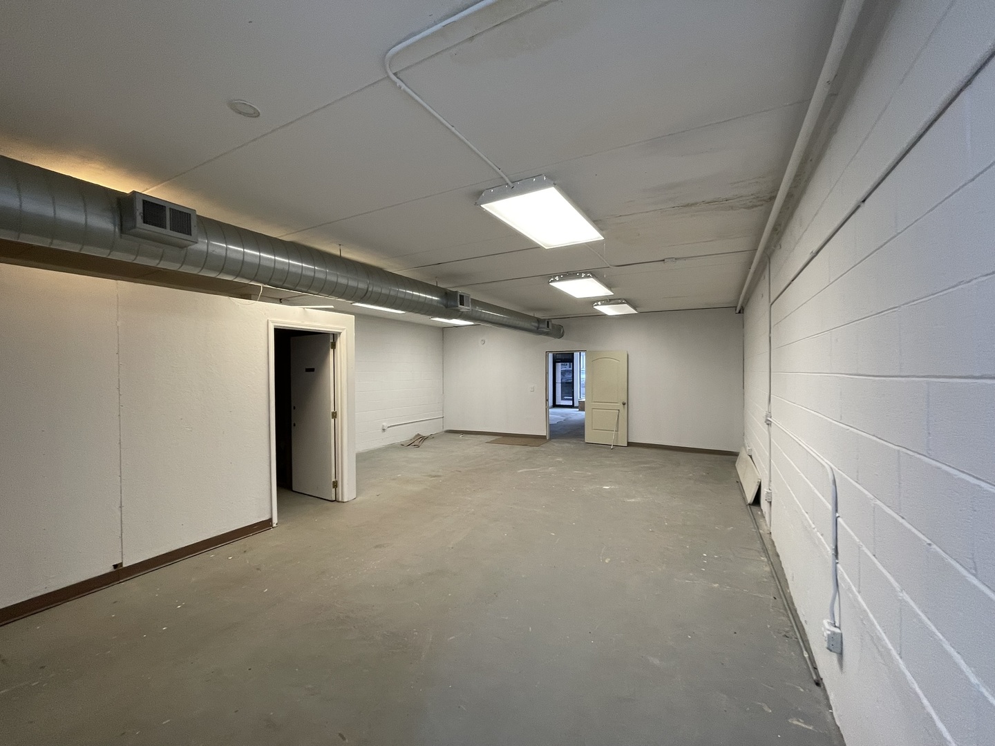 6341 W Belmont Avenue Property Photo 9