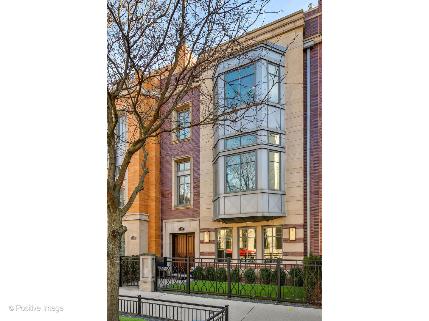 429 W Superior Street Property Photo
