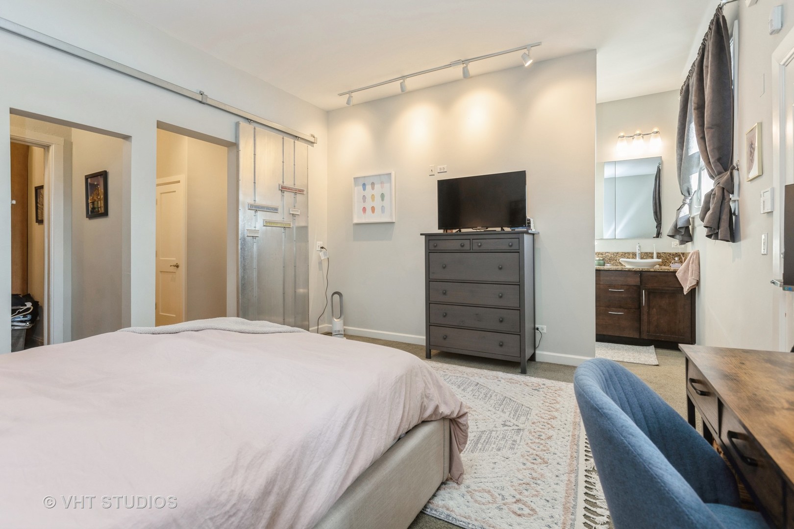 1433 W Chicago Avenue Property Photo 18
