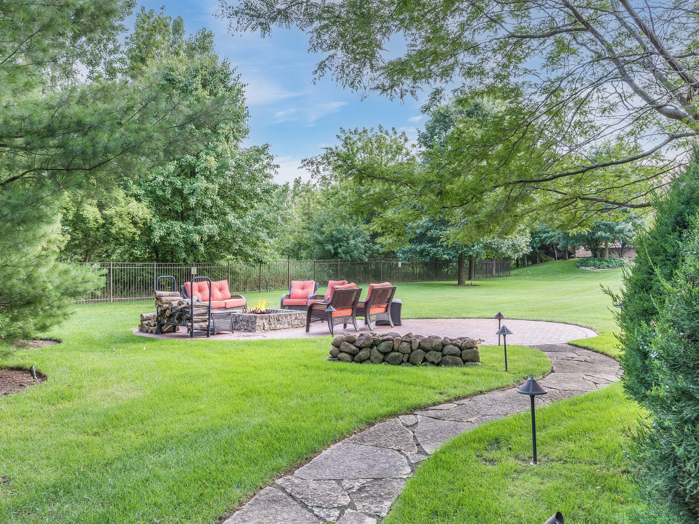 7s719 Donwood Drive Property Photo 83