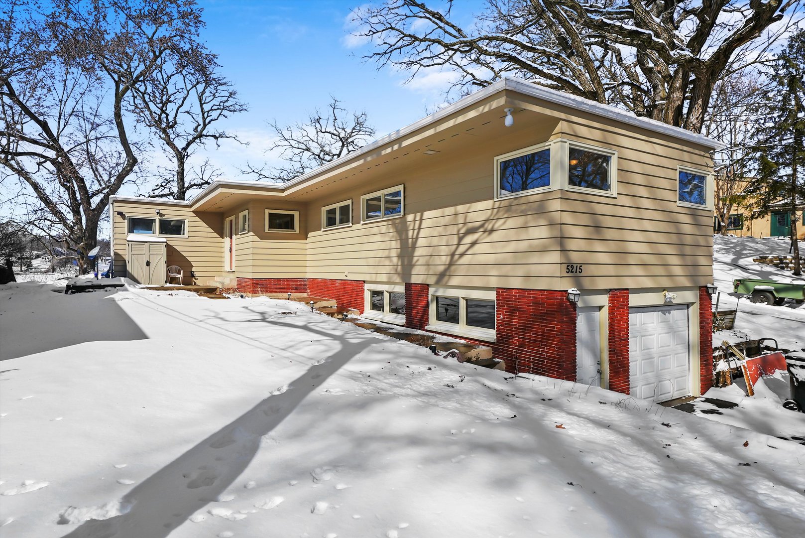 5215 E Lake Shore Drive Property Photo