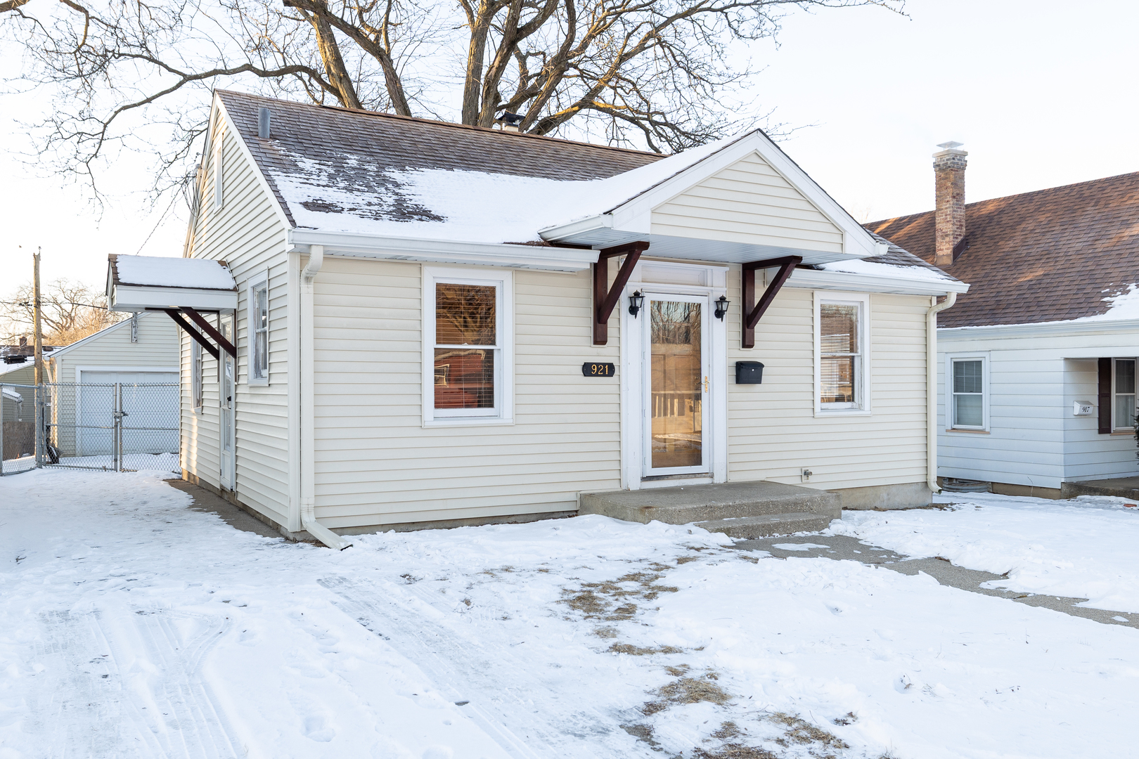 921 Harriet Avenue Property Photo