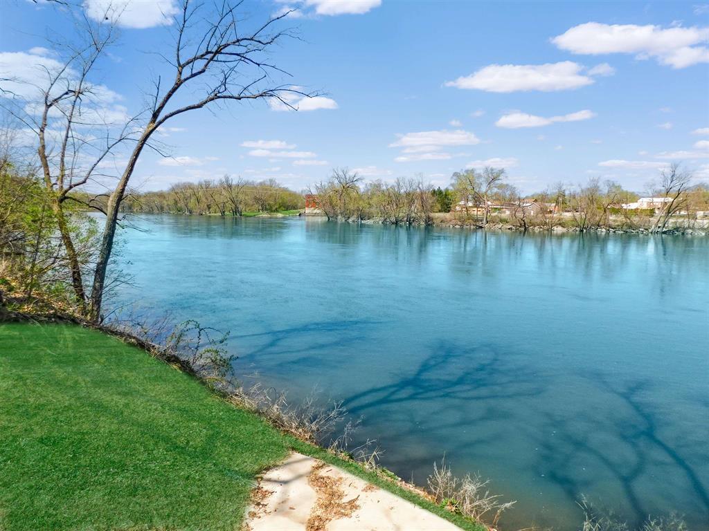226 S Blackhawk Boulevard Property Photo
