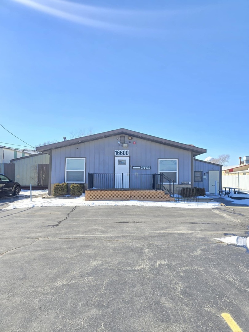 16600 Crawford Avenue Property Photo