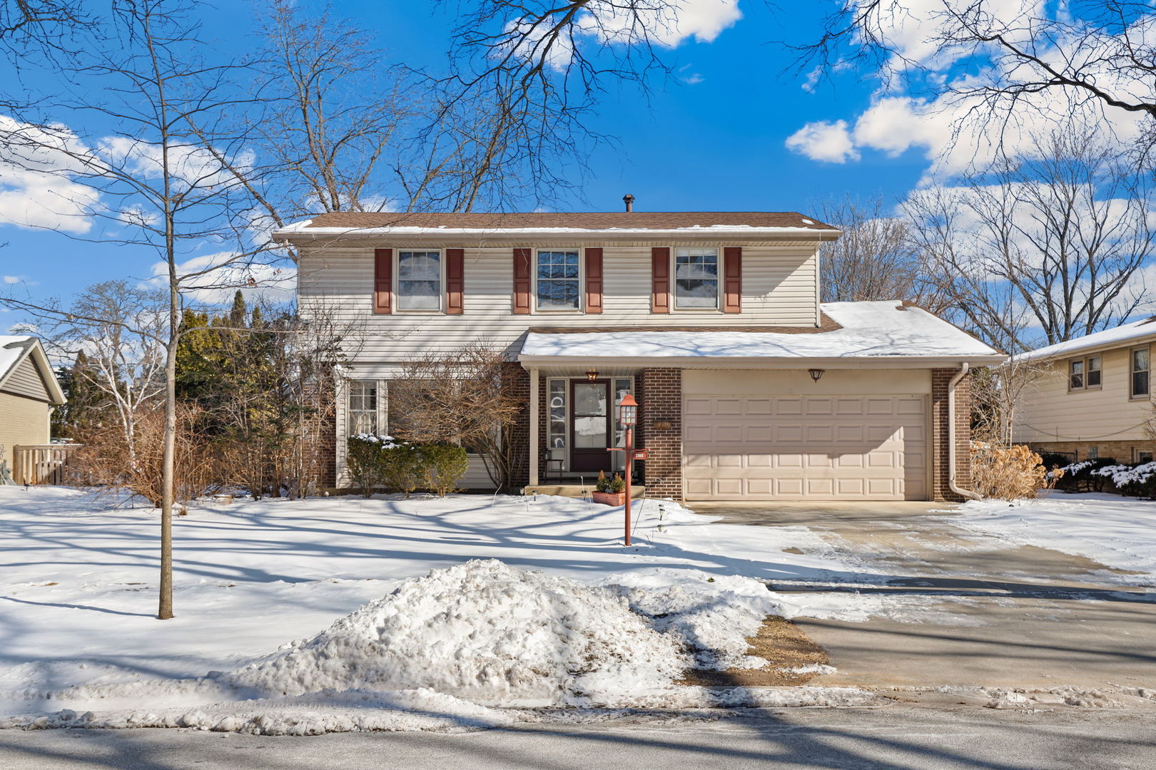 2016 E Woodview Dr Property Photo