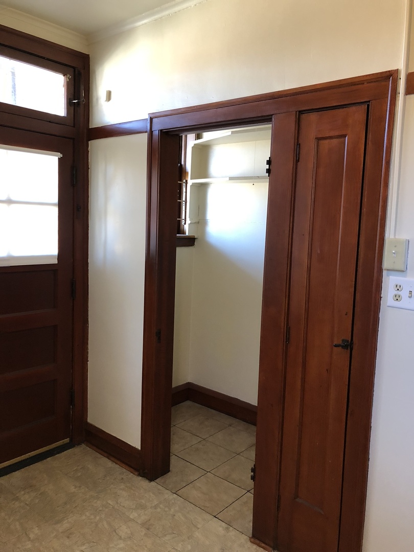 8131 S Kingston Avenue Property Photo 9