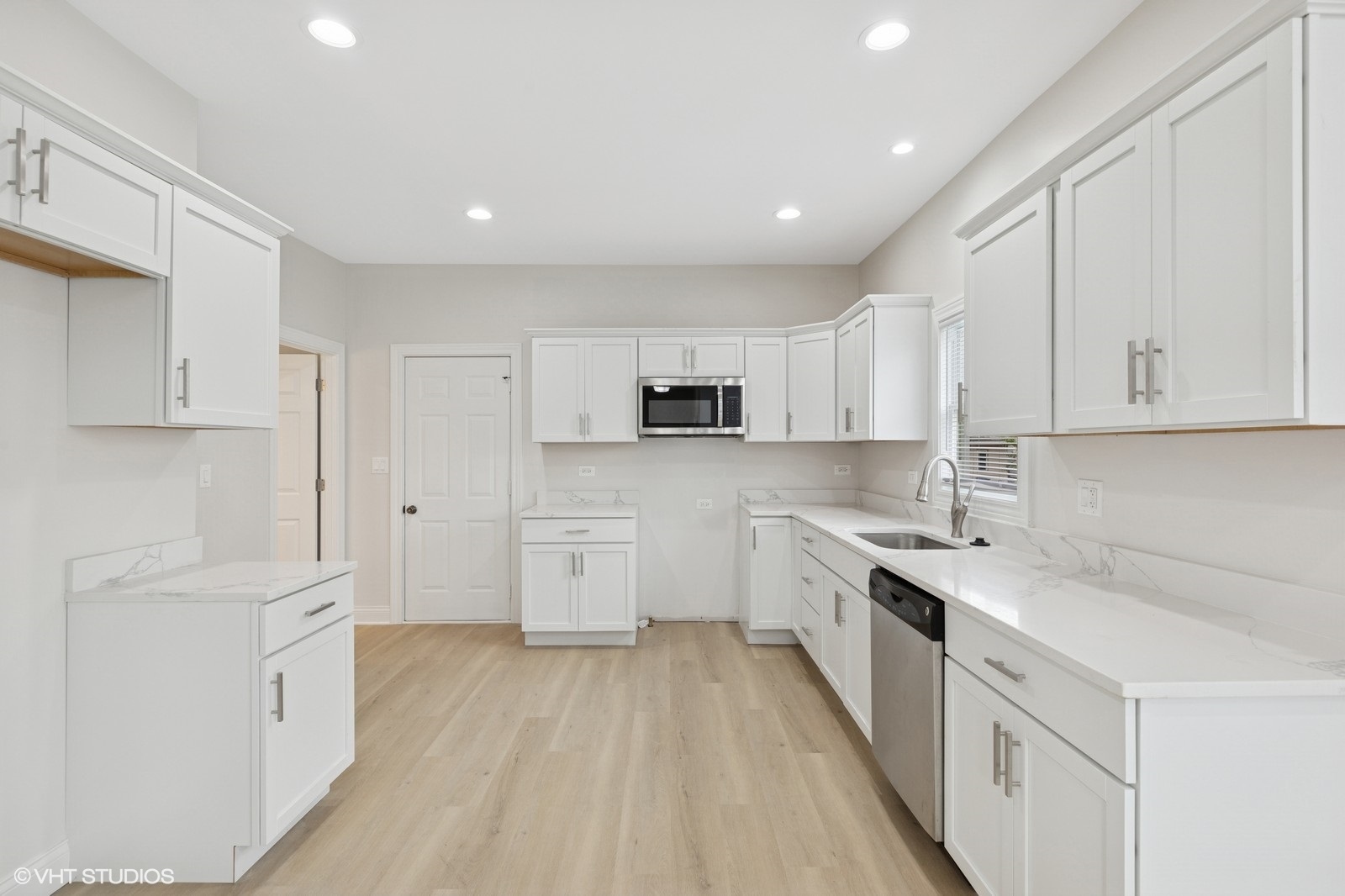 81 W 15th Street Property Photo 4
