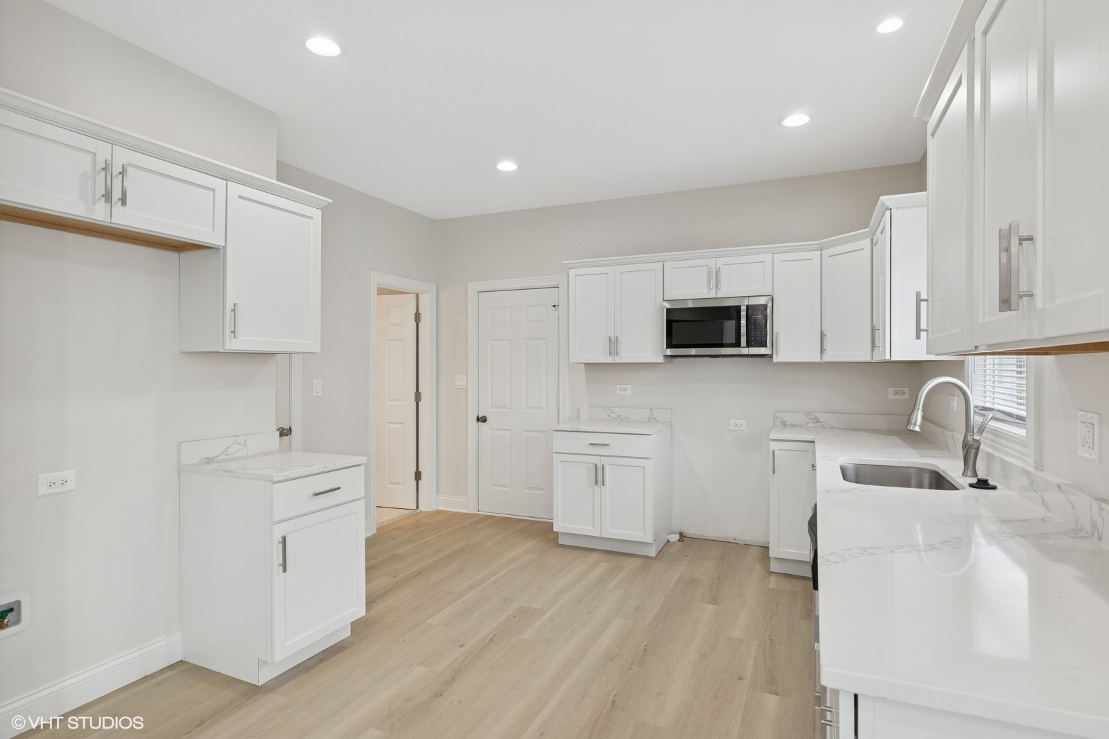 81 W 15th Street Property Photo 5