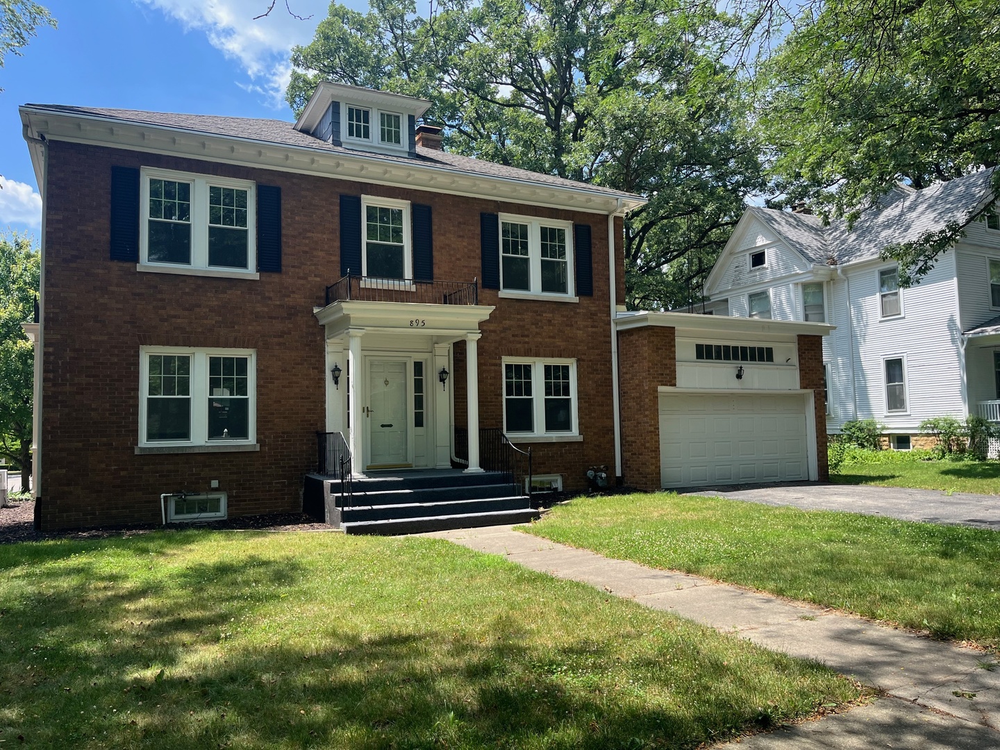 895 S Greenwood Avenue Property Photo 1