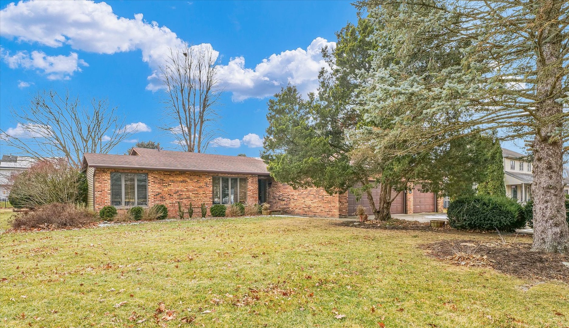 607 E South Mahomet Road Property Photo