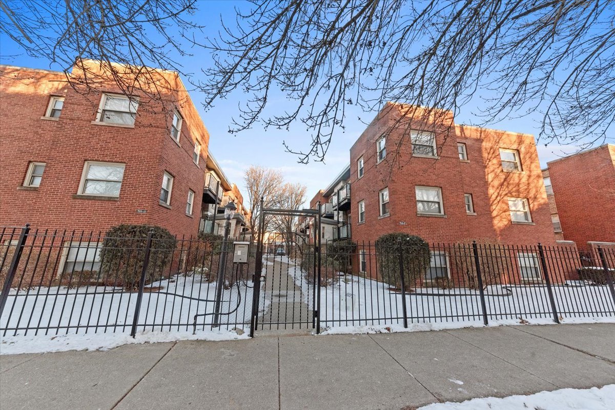 7527 N Damen Avenue P2 Property Photo