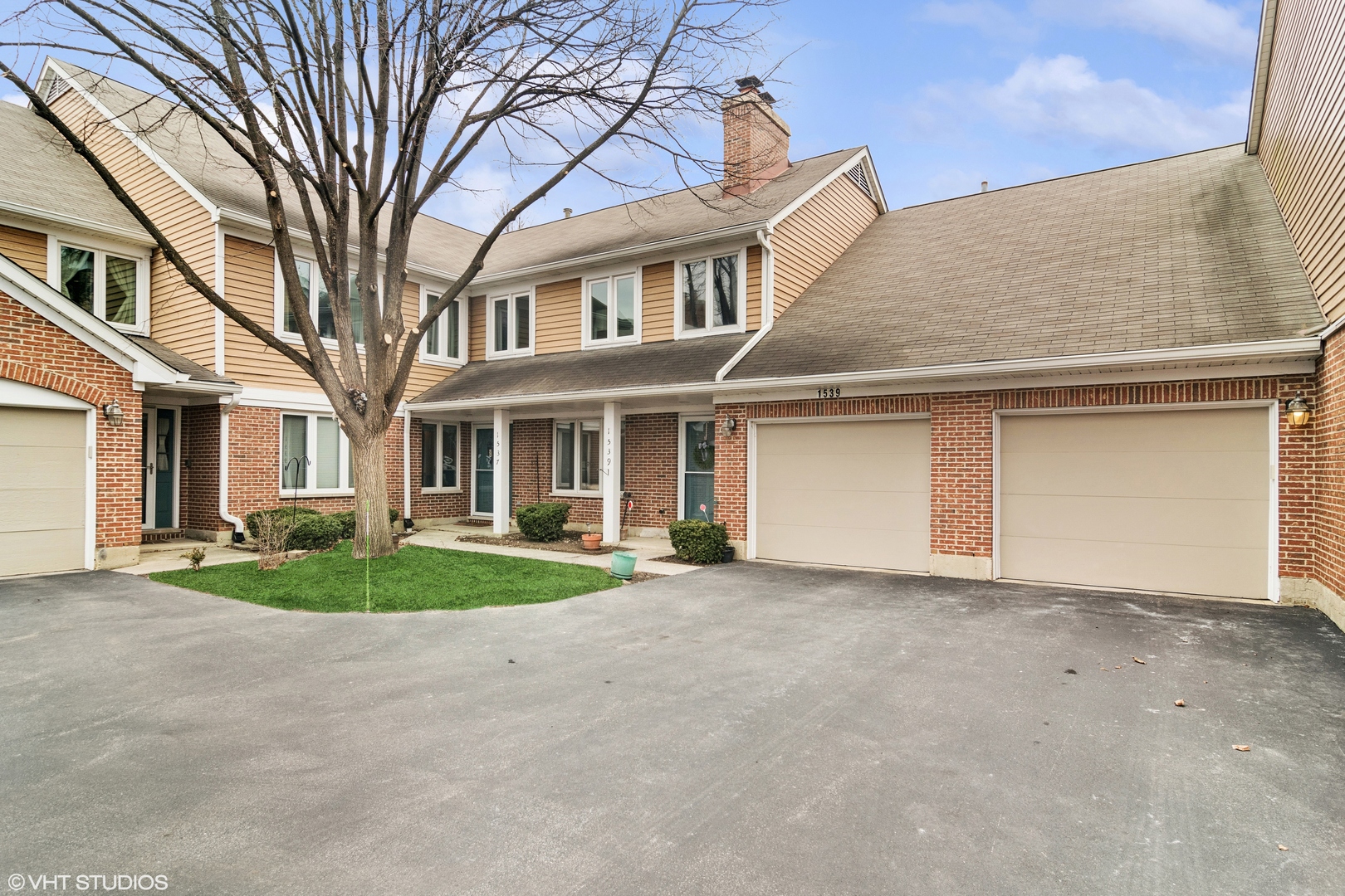 1537 N Kendal Court Property Photo