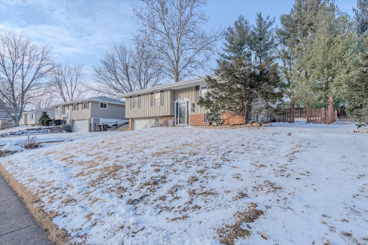 3213 W Birkshire Drive Property Photo 3