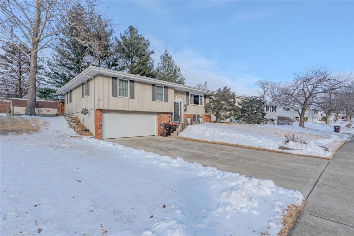 3213 W Birkshire Drive Property Photo 4