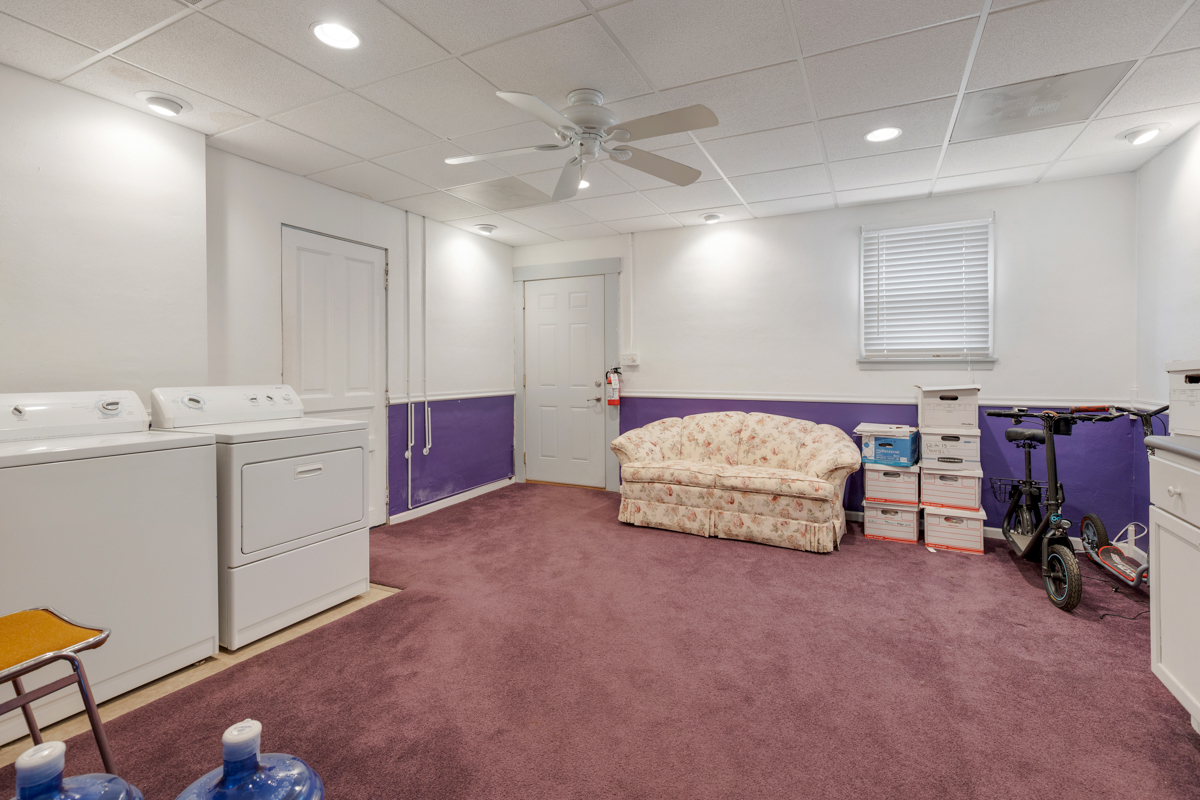 242 S State Street Property Photo 9