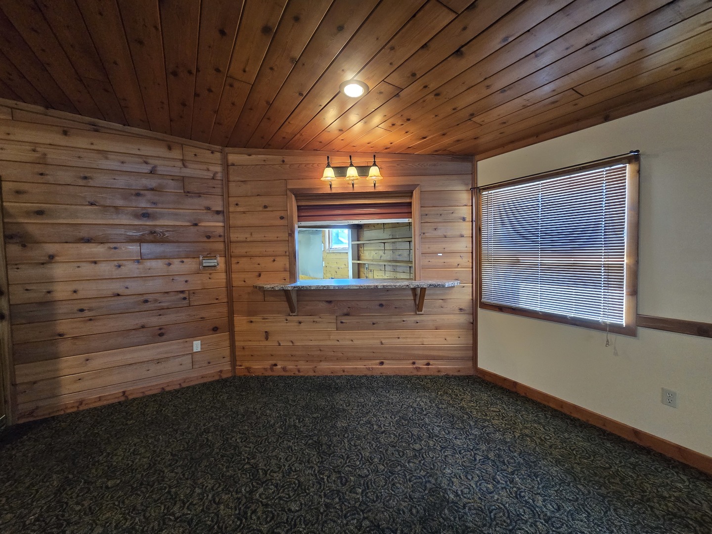 610 S Division Avenue Property Photo 10