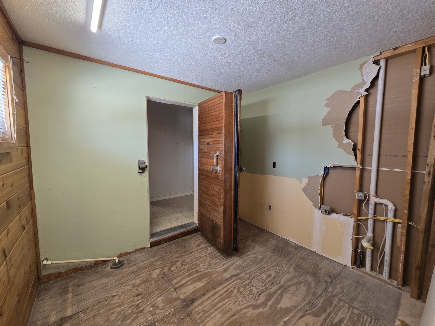 610 S Division Avenue Property Photo 17