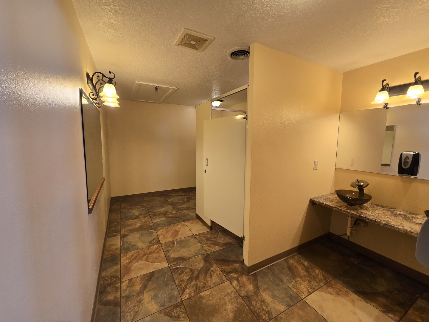 610 S Division Avenue Property Photo 28