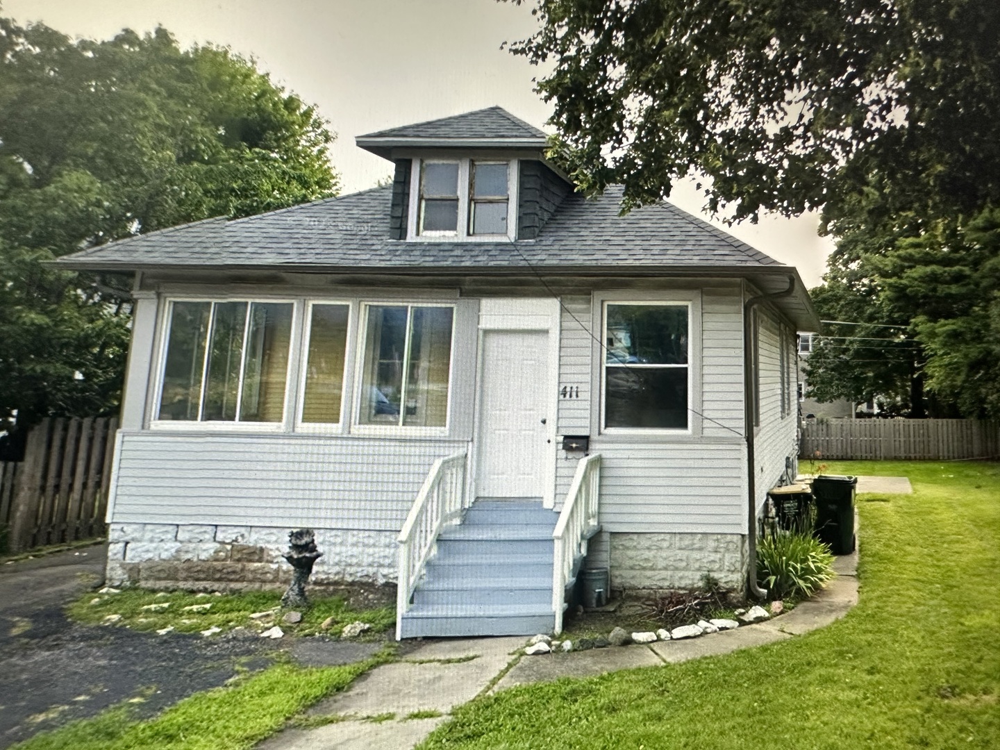 411 N Arlington Heights Road Property Photo 1