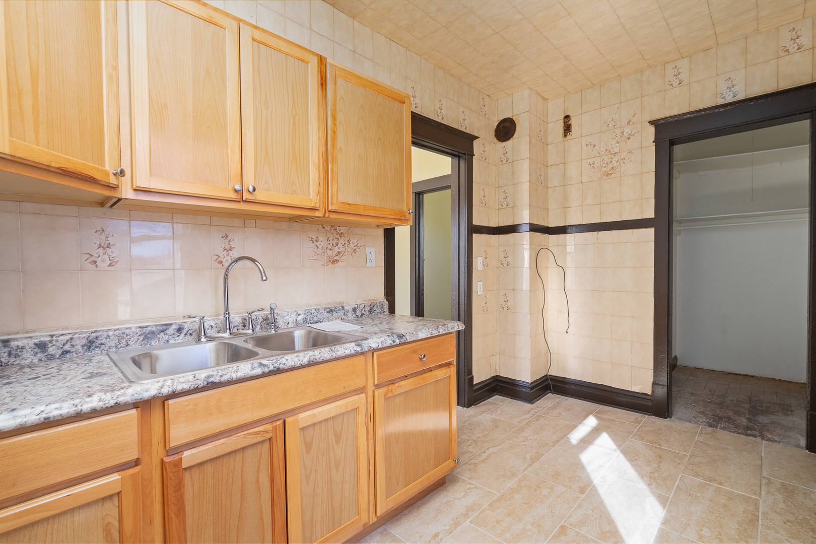411 N Arlington Heights Road Property Photo 11