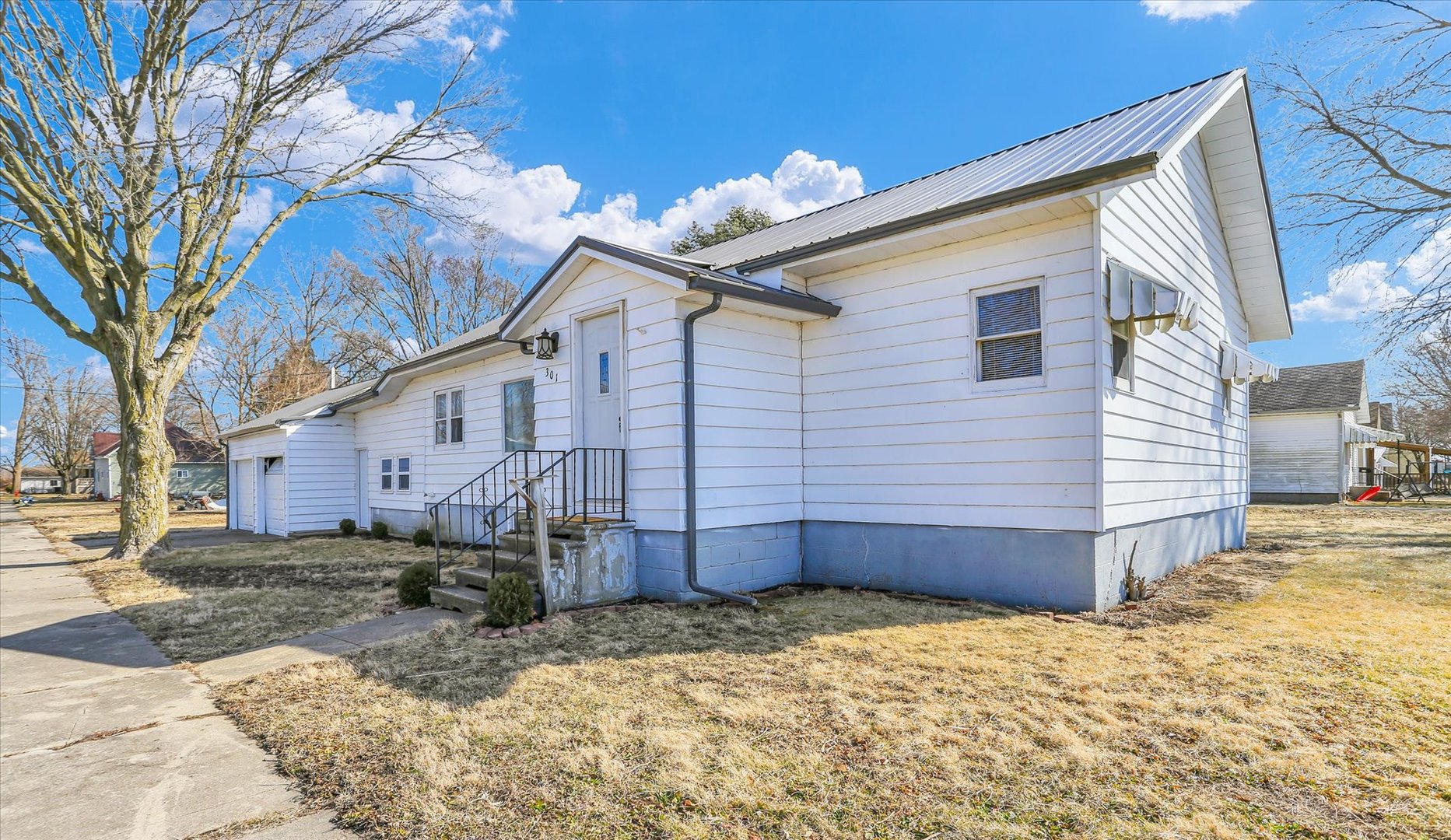 301 S Douglas Property Photo