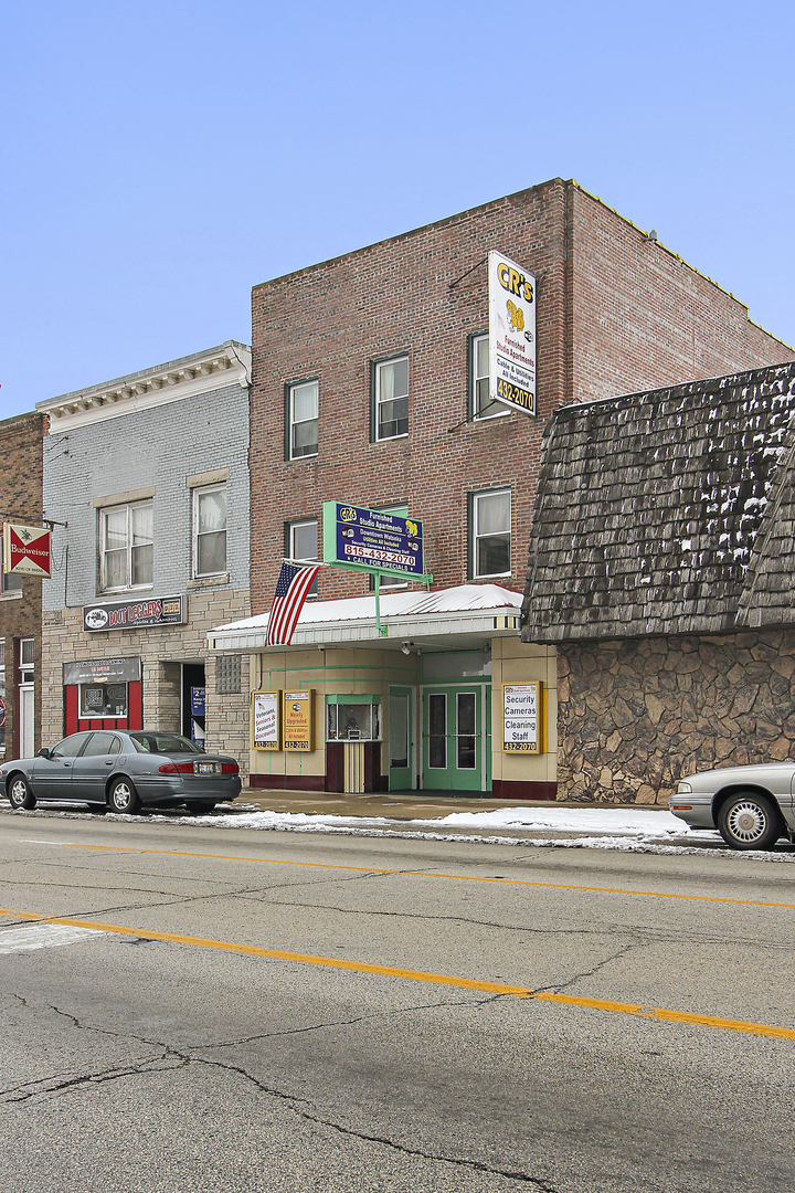 213 W Walnut Street Property Photo