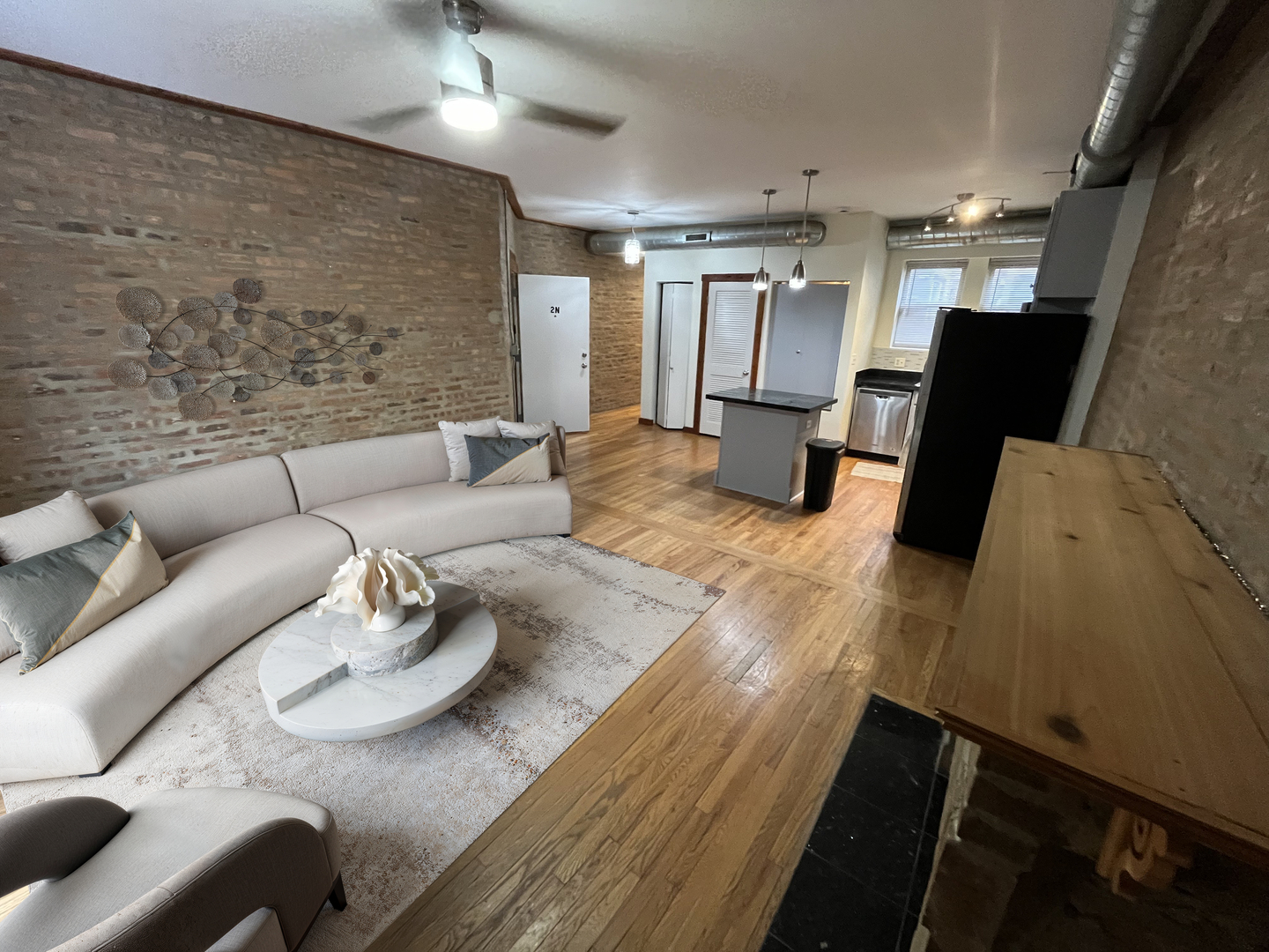 1635 W Pratt Boulevard 2n Property Photo 5