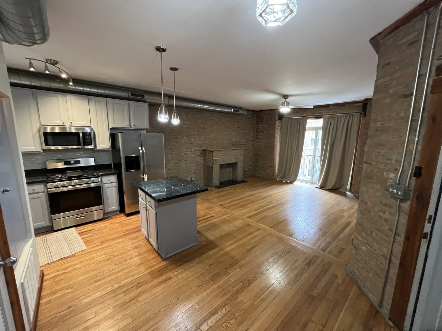 1635 W Pratt Boulevard 2n Property Photo 7