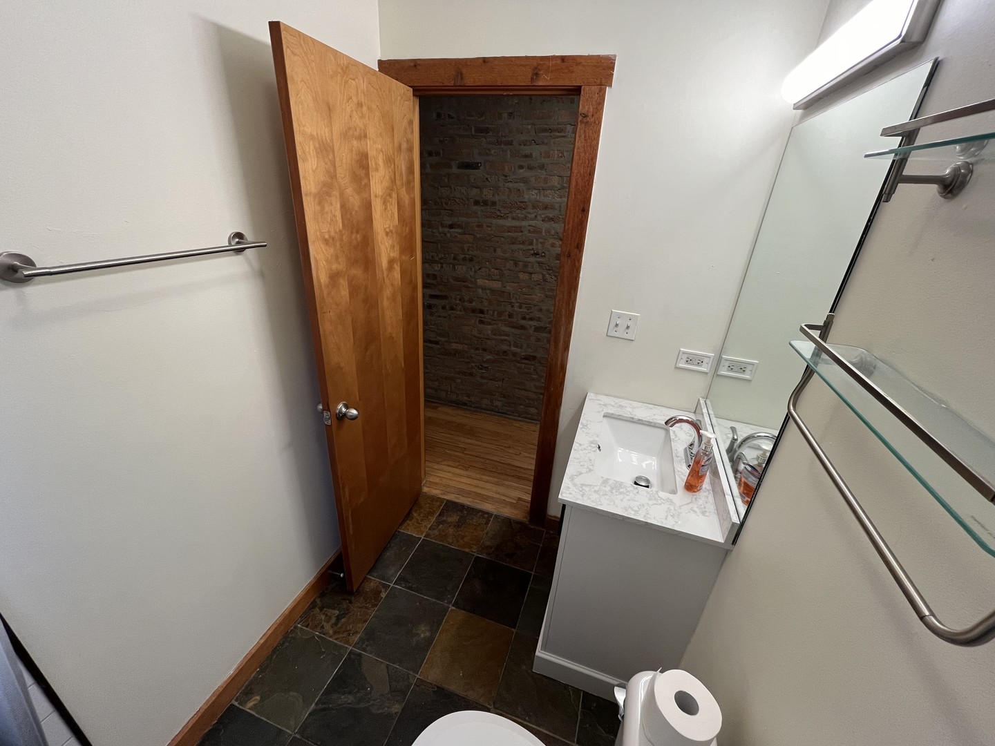 1635 W Pratt Boulevard 2n Property Photo 13