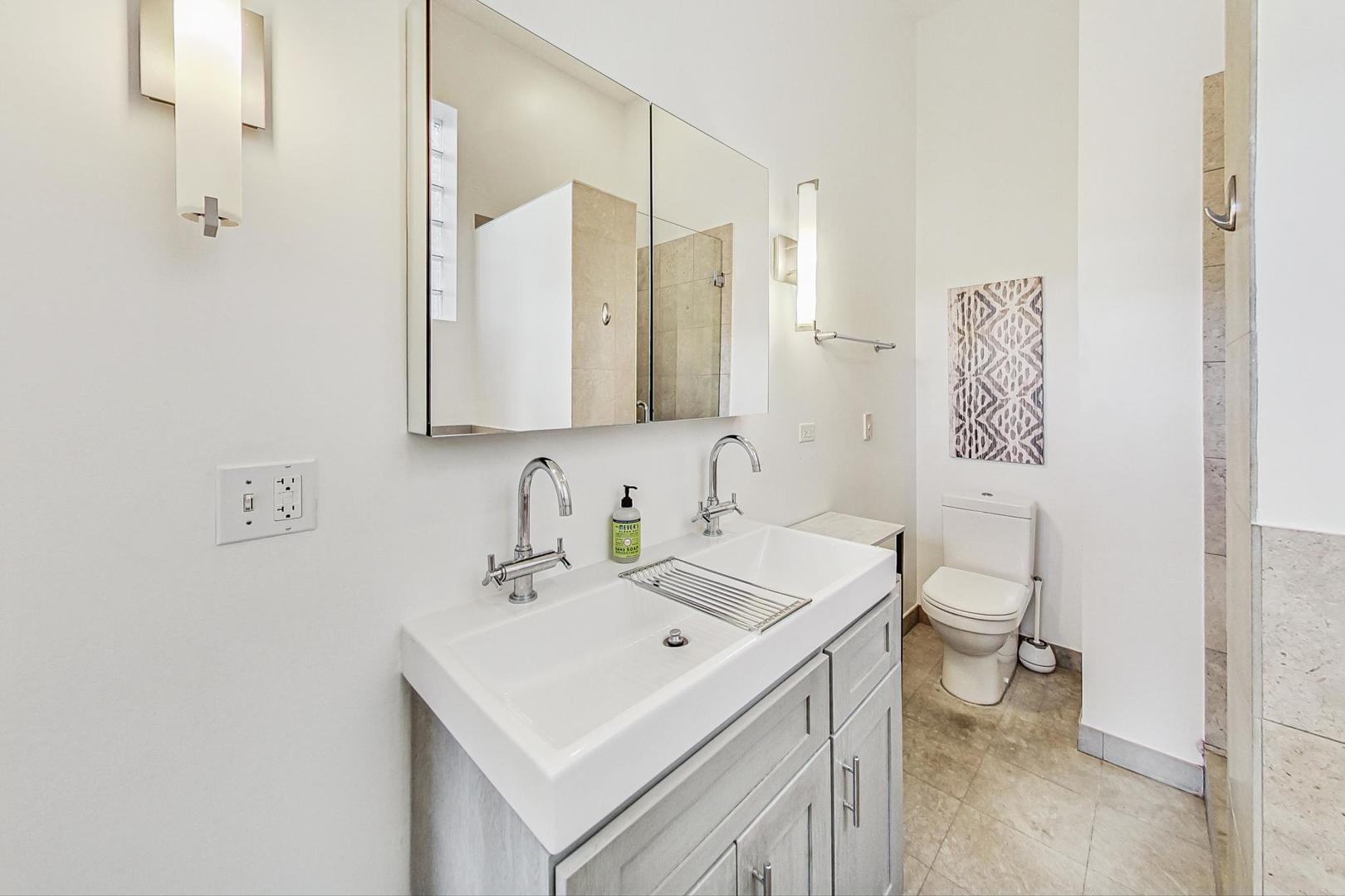 948 N Winchester Avenue 3 Property Photo 13