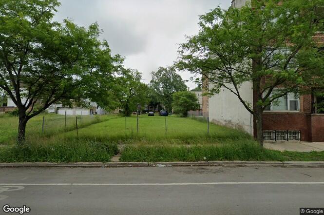 6037 S King Drive Property Photo 1