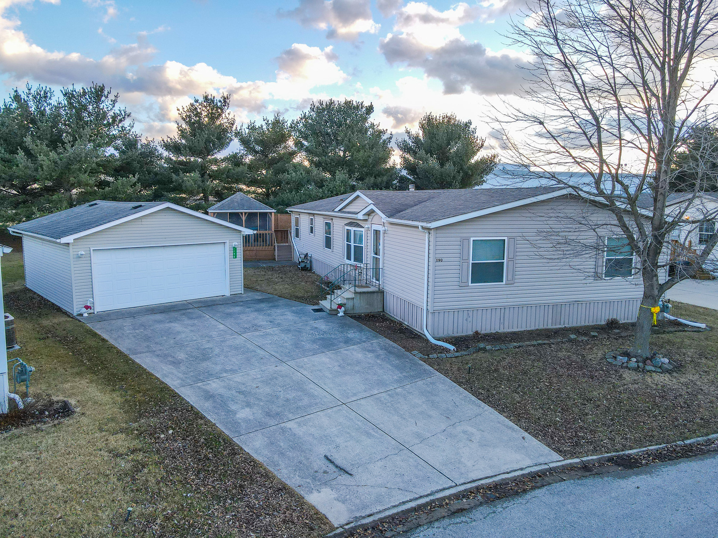 1190 Ash Court Property Photo