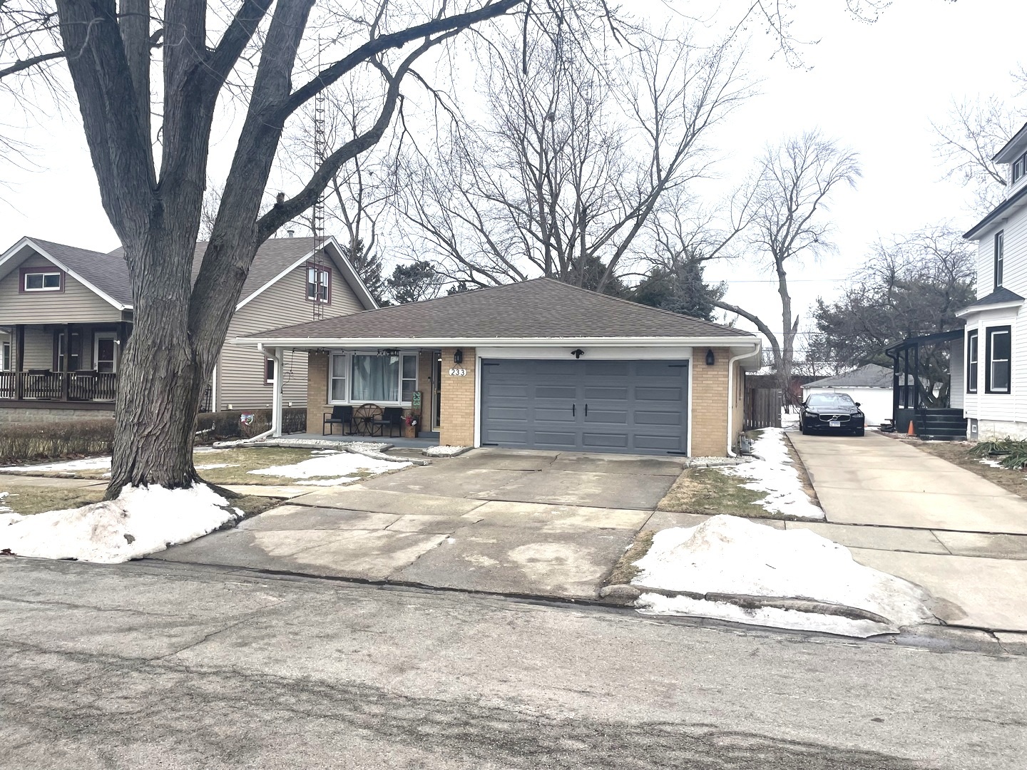 233 S May Avenue Property Photo