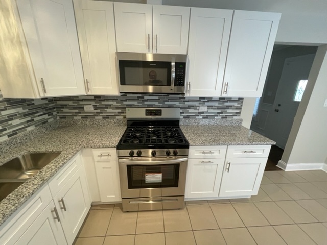 9720 S Emerald Street Property Photo 6