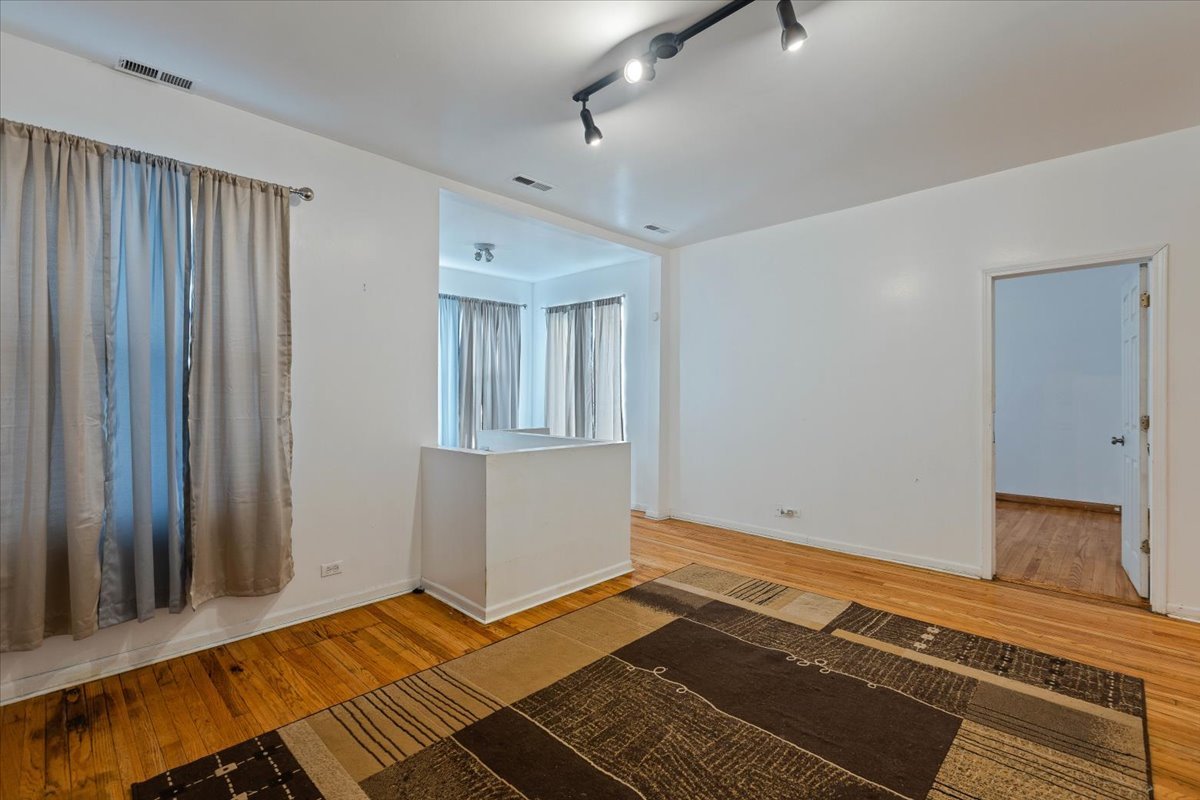 642 E 51st Street 1e Property Photo 3