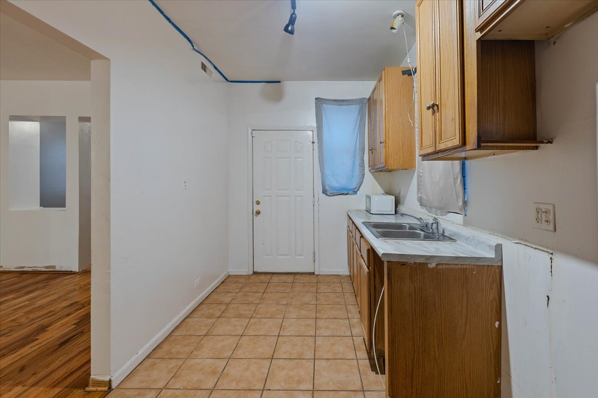 642 E 51st Street 1e Property Photo 7