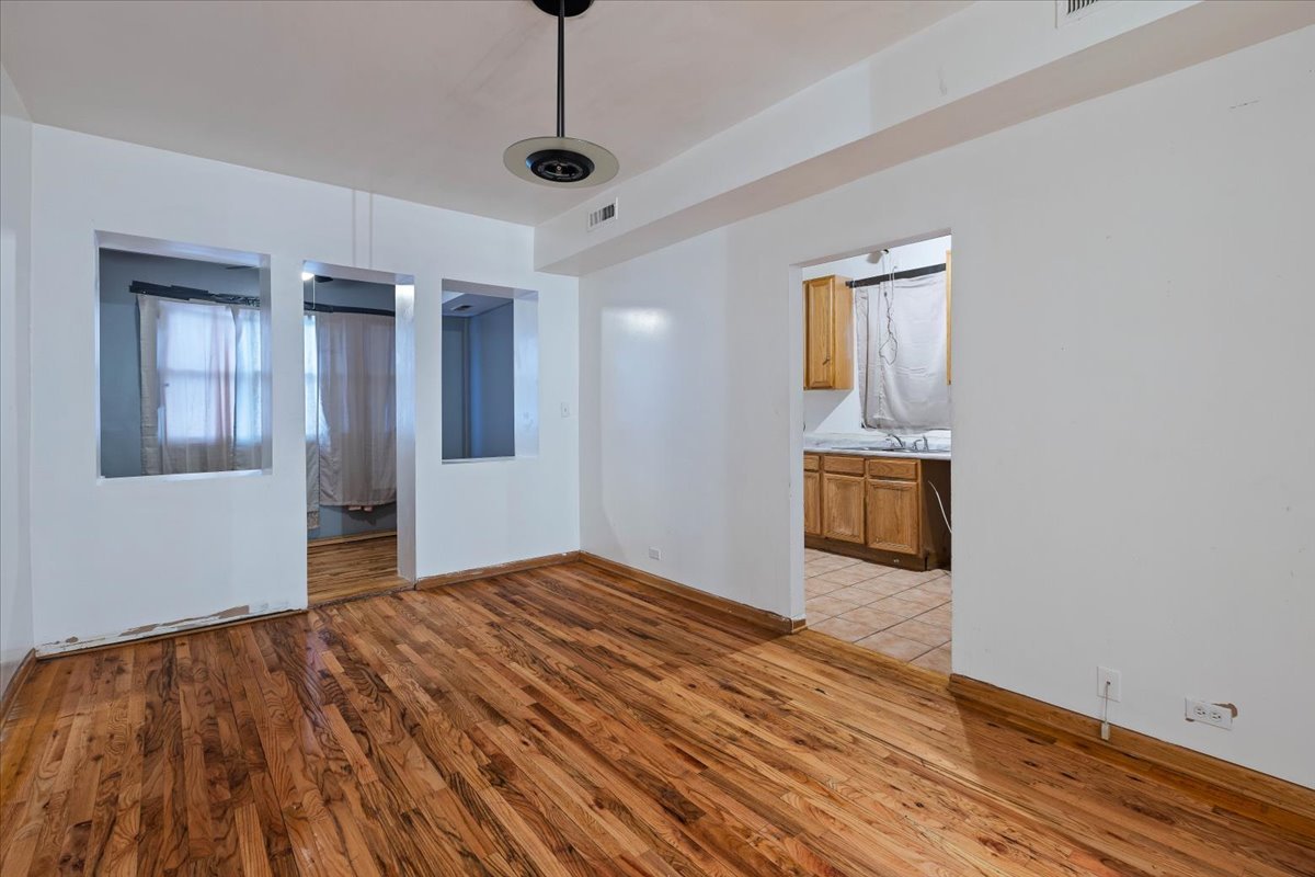 642 E 51st Street 1e Property Photo 8