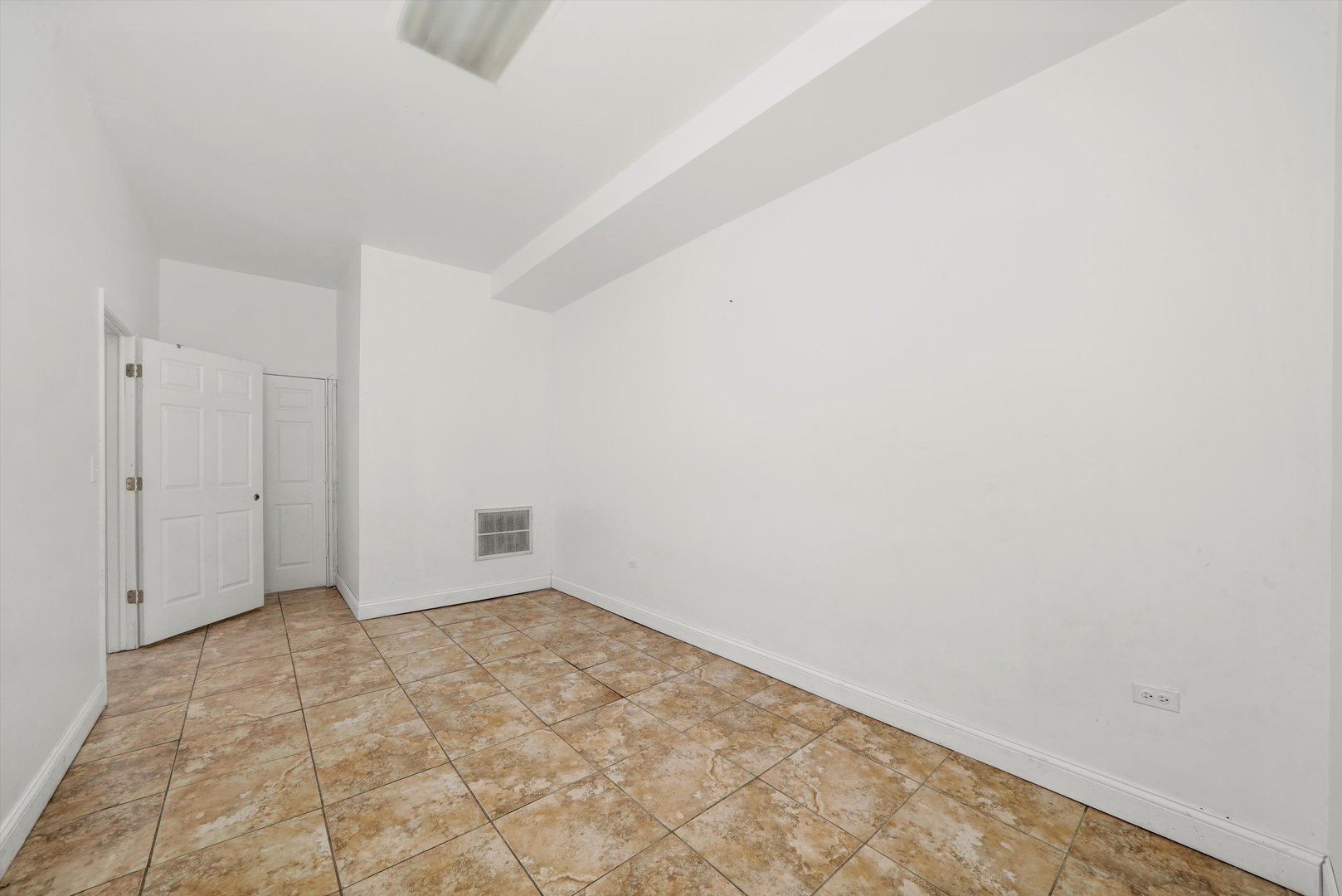 2641 W 79th Street Property Photo 7