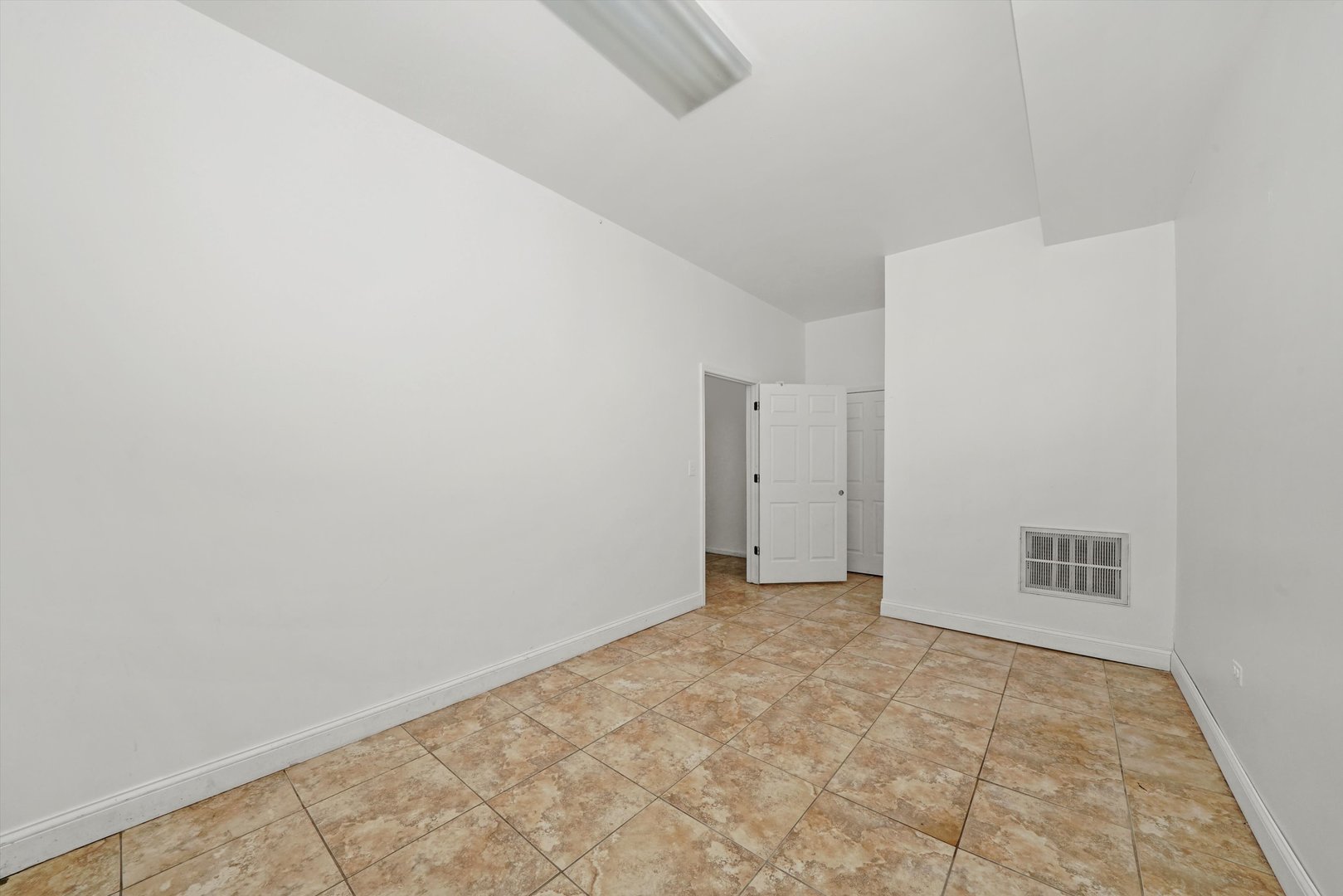 2641 W 79th Street Property Photo 8