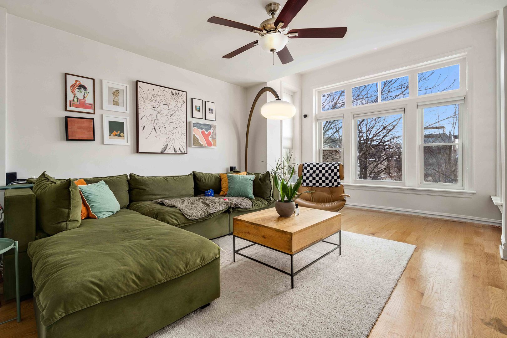 877 N Mozart Street Property Photo 15